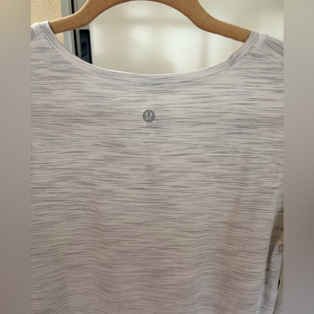 Lululemon Long Sleeve Women’s Top In Gray Size 2 New Yoga Athletic Casual - Picture 7 of 10
